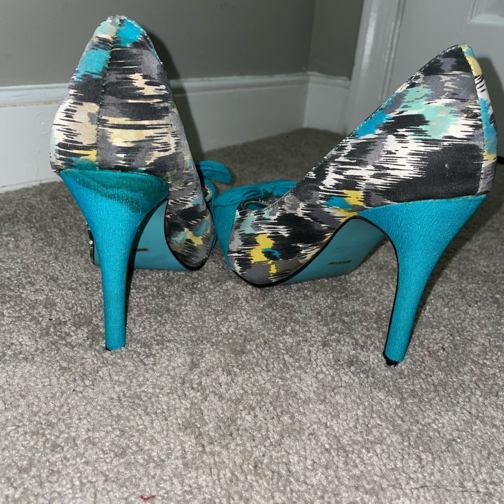 Heels - Picture 4 of 4